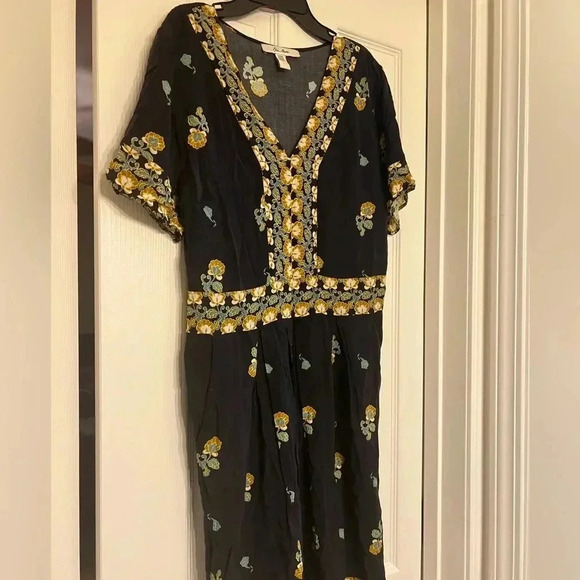 Ella moon midi dress, has pockets and zipper. Size M - Picture 2 of 6